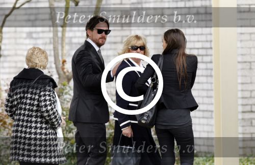 Amsterdam 12 maart 2011
Crematie van Ria Alberti op westgaarde. Johnny de Mol jr en Willeke Alberti
Peter Smulders bv
