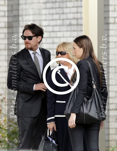 Amsterdam 12 maart 2011
Crematie van Ria Alberti op westgaarde. Johnny de Mol jr en Willeke Alberti
Peter Smulders bv