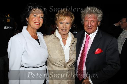 Baarn 27 februari 2011
Ria Valk viert haar 70e verjaardag en 55 jarig artiest zijn in de tv studio in Baarn. Willibrord Frequin met vriendin
Peter Smulders bv