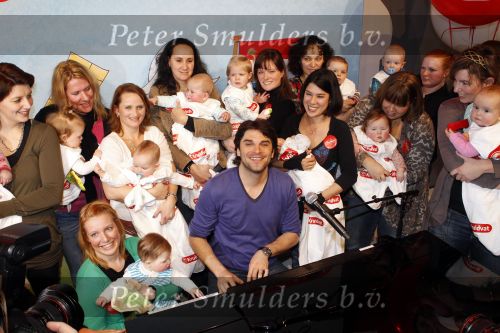 Amsterdam 16 februari 2011
Xander de Buisonje opent 9 maandenbeurs en presenteert cd voor baby\'s
Peter Smulders bv