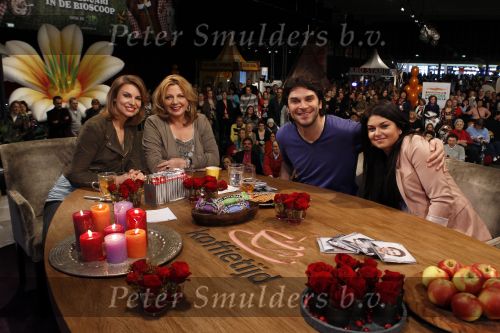 Amsterdam 16 februari 2011
Koffietijd met Pernille la Lau en Loretta Schrijver vanaf de huishoudbeurs met als gasten Xander de Buisonje en Roxeanne Hazes.
Peter Smulders bv