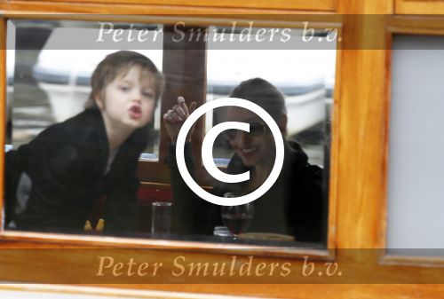Amsterdam 14 marz 2012
Angelina Jolie with her kids on a boat trip in Amsterdam.
Peter Smulders bv