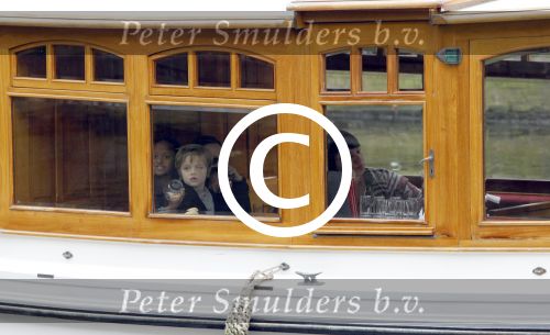 Amsterdam 14 maart 2012
Angeliina Jolie met kinderen in bootje op grachten Amsterdam.
Peter Smulders bv