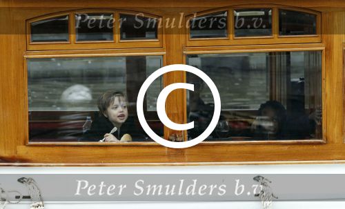Amsterdam 14 maart 2012
Angeliina Jolie met kinderen in bootje op grachten Amsterdam.
Peter Smulders bv