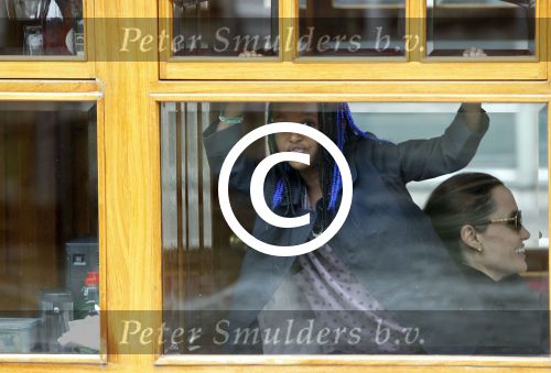 Amsterdam 14 maart 2012
Angeliina Jolie met kinderen in bootje op grachten Amsterdam.
Peter Smulders bv