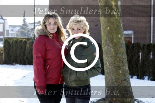 Volendam 11 februari 2012
Annie Schilder met haar zwangere dochter Anja.
Peter Smulders bv