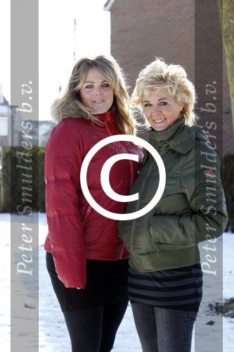 Volendam 11 februari 2012
Annie Schilder met haar zwangere dochter Anja.
Peter Smulders bv