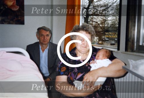 Volendam 11 februari 2012
Annie Schilder met haar zwangere dochter Anja. kopie van vader en moeder Annie Schilder met Anja als Baby
Peter Smulders bv