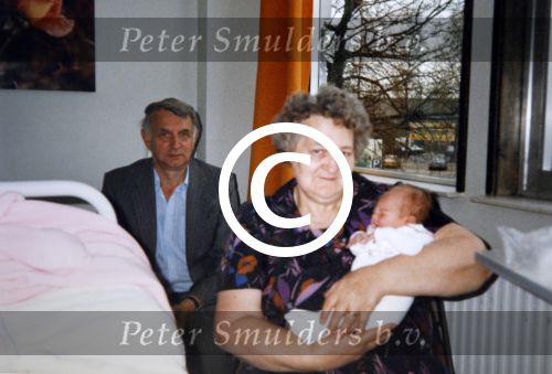 Volendam 11 februari 2012
Annie Schilder met haar zwangere dochter Anja. kopie van vader en moeder Annie Schilder met Anja als Baby
Peter Smulders bv