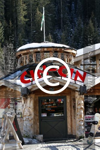 Gerlos 7 maart 2012
Job Nieuwenhuizen (de bus) met vrouw en kinderen skien in Gerlos. apres skihut Cin Cin
Peter Smulders bv
