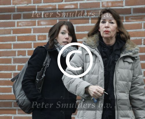 Made, 16 Februari 2012
Minister van Landbouw Henk Bleker (58 jaar) samen met zijn vriendin, Barbara Rijlaarsdam (26 jaar), journaliste bij het NRC nadat ze samen met de moeder van Barbara op bezoek zijn geweest bij de oma van Barbara.
Foto Peter Smulders BV
