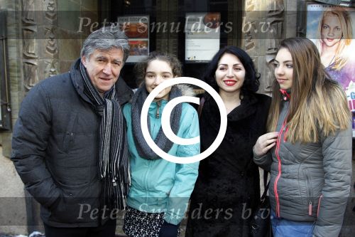 Amsterdam 4 februari 2012
Premiere achtste groepers huilen niet in Tuschinski. bartho Braat met ...
Peter Smulders bv