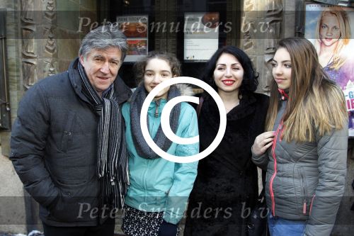 Amsterdam 4 februari 2012
Premiere achtste groepers huilen niet in Tuschinski. bartho Braat met ...
Peter Smulders bv
