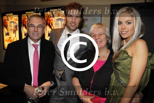 Den Haag 6 februari 2012
Premiere Als je verliefd wordt met Fajah Lourens en Bas Muijs. in Pathe Den Haag. bas met zijn ouders
Peter Smulders bv