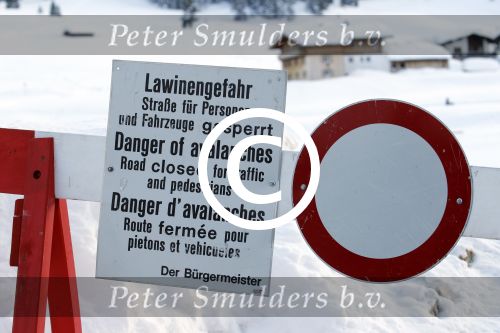 Innsbruck en Lech 18 februari 2012
Prins Friso ligt in het universitair ziekenhuis na zijn ongeluk met lawine in Lech.
Koningin Beatrix en zijn vrouw Prinses Mabel Wisse Smit zoeken hem op. Bord lawinegevaar
Peter Smulders bv