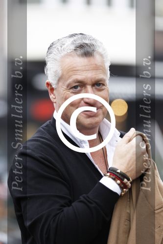 Amsterdam 3 maart 2012
Bram Moszkowicz met Nialaya armband op de cornelis schuytstraat.
Peter Smulders bv