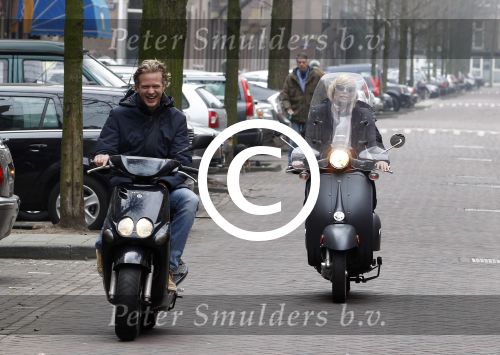Amsterdam 3 maart 2012
Bridget Maasland met vriend op scooters in amsterdam.
Peter Smulders bv