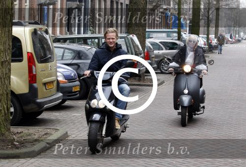Amsterdam 3 maart 2012
Bridget Maasland met vriend op scooters in amsterdam.
Peter Smulders bv