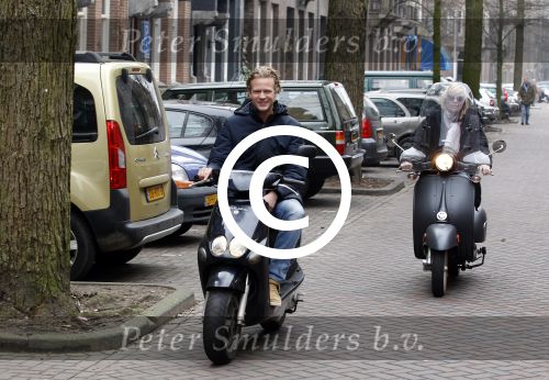 Amsterdam 3 maart 2012
Bridget Maasland met vriend op scooters in amsterdam.
Peter Smulders bv