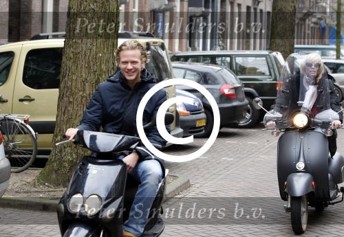 Amsterdam 3 maart 2012
Bridget Maasland met vriend op scooters in amsterdam.
Peter Smulders bv