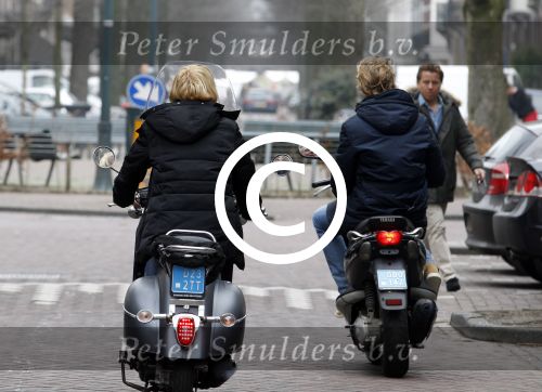 Amsterdam 3 maart 2012
Bridget Maasland met vriend op scooters in amsterdam.
Peter Smulders bv