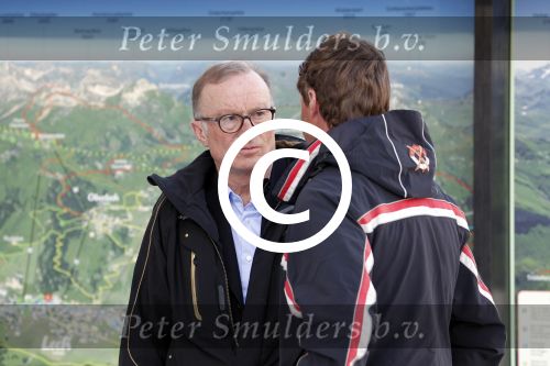 Innsbruck en Lech 18 februari 2012
Prins Friso ligt in het universitair ziekenhuis na zijn ongeluk met lawine in Lech.
Koningin Beatrix en zijn vrouw Prinses Mabel Wisse Smit zoeken hem op. burgemeester Ludwig Muxel
Peter Smulders bv