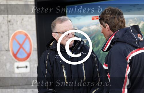 Innsbruck en Lech 18 februari 2012
Prins Friso ligt in het universitair ziekenhuis na zijn ongeluk met lawine in Lech.
Koningin Beatrix en zijn vrouw Prinses Mabel Wisse Smit zoeken hem op. burgemeester Ludwig Muxel
Peter Smulders bv