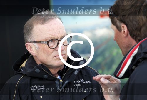 Innsbruck en Lech 18 februari 2012
Prins Friso ligt in het universitair ziekenhuis na zijn ongeluk met lawine in Lech.
Koningin Beatrix en zijn vrouw Prinses Mabel Wisse Smit zoeken hem op. burgemeester Ludwig Muxel
Peter Smulders bv