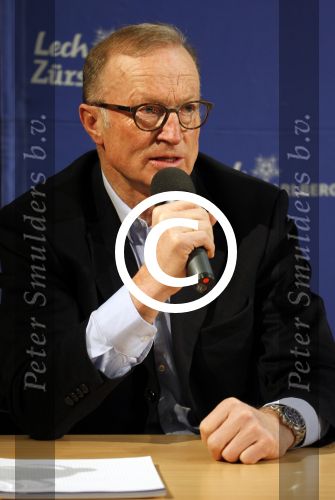 Innsbruck en Lech 18 februari 2012
Prins Friso ligt in het universitair ziekenhuis na zijn ongeluk met lawine in Lech.
Koningin Beatrix en zijn vrouw Prinses Mabel Wisse Smit zoeken hem op. burgemeester Ludwig Muxel
Peter Smulders bv