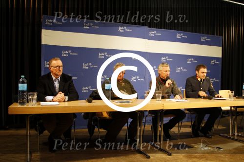 Innsbruck en Lech 18 februari 2012
Prins Friso ligt in het universitair ziekenhuis na zijn ongeluk met lawine in Lech.
Koningin Beatrix en zijn vrouw Prinses Mabel Wisse Smit zoeken hem op.persconferentei met links burgemeester Ludwig Muxel
Peter Smulders bv