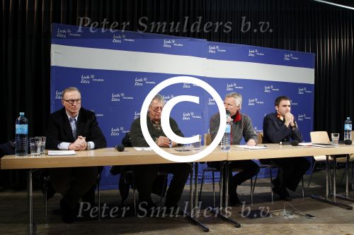 Innsbruck en Lech 18 februari 2012
Prins Friso ligt in het universitair ziekenhuis na zijn ongeluk met lawine in Lech.
Koningin Beatrix en zijn vrouw Prinses Mabel Wisse Smit zoeken hem op.persconferentei met links burgemeester Ludwig Muxel
Peter Smulders bv