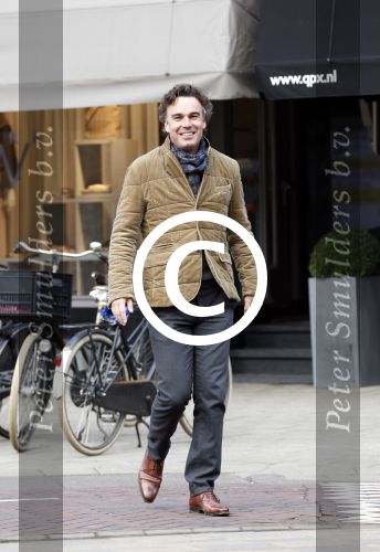 Amsterdam 3 maart 2012
Camiel Eurlings komt Ed Nijpels tegen op straat in amsterdam zuid.
Peter Smulders bv