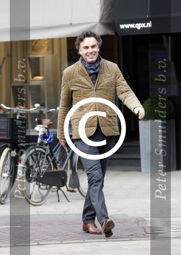 Amsterdam 3 maart 2012
Camiel Eurlings komt Ed Nijpels tegen op straat in amsterdam zuid.
Peter Smulders bv
