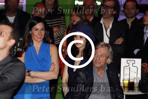 Amsterdam 12 maart 2012
Uitreiking van de rembrandts in de escape. Carice v Houten met Halina Reijn
Peter Smulders bv