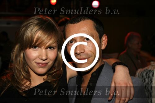 Amsterdam 7 maart 2006
Premiere ik omhels je met 1000 armen in Pathe arena.
Caro Lenssen met haar vriend
Peter Smulders bv