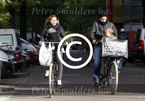 Amsterdam 27 oktober 2011
Caro Lenssen met man zoontje en baby op de pc hooftstraat.
Peter Smulders bv