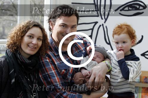 Haarlem 8 maart 2012
Caspar Burgi met zijn zoon Roque vrouw Barbara en dochter Eden in Haarlem.
Peter Smulders