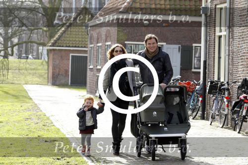 Haarlem 8 maart 2012
Caspar Burgi met zijn zoon Roque vrouw Barbara en dochter Eden in Haarlem.
Peter Smulders