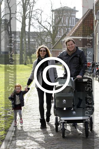 Haarlem 8 maart 2012
Caspar Burgi met zijn zoon Roque vrouw Barbara en dochter Eden in Haarlem.
Peter Smulders
