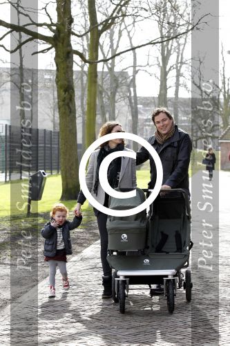 Haarlem 8 maart 2012
Caspar Burgi met zijn zoon Roque vrouw Barbara en dochter Eden in Haarlem.
Peter Smulders