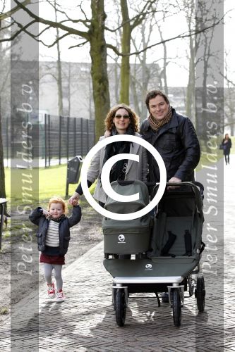 Haarlem 8 maart 2012
Caspar Burgi met zijn zoon Roque vrouw Barbara en dochter Eden in Haarlem.
Peter Smulders