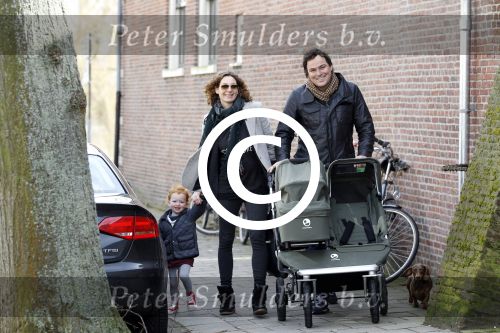 Haarlem 8 maart 2012
Caspar Burgi met zijn zoon Roque vrouw Barbara en dochter Eden in Haarlem.
Peter Smulders