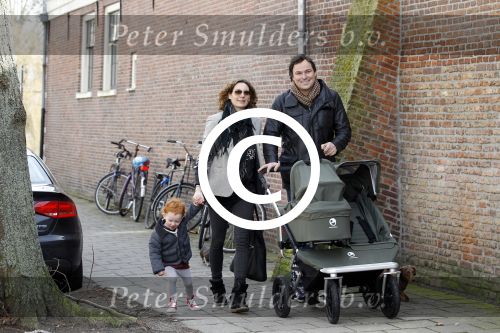 Haarlem 8 maart 2012
Caspar Burgi met zijn zoon Roque vrouw Barbara en dochter Eden in Haarlem.
Peter Smulders