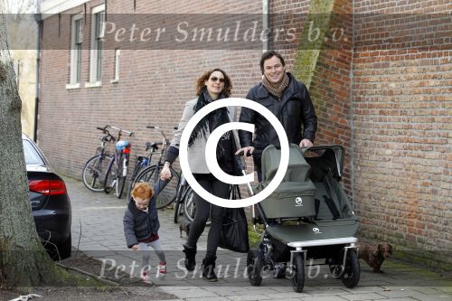 Haarlem 8 maart 2012
Caspar Burgi met zijn zoon Roque vrouw Barbara en dochter Eden in Haarlem.
Peter Smulders