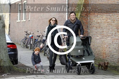 Haarlem 8 maart 2012
Caspar Burgi met zijn zoon Roque vrouw Barbara en dochter Eden in Haarlem.
Peter Smulders