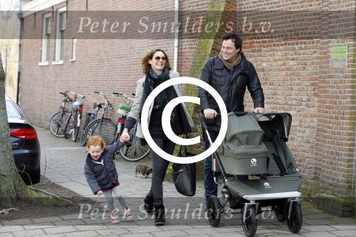 Haarlem 8 maart 2012
Caspar Burgi met zijn zoon Roque vrouw Barbara en dochter Eden in Haarlem.
Peter Smulders