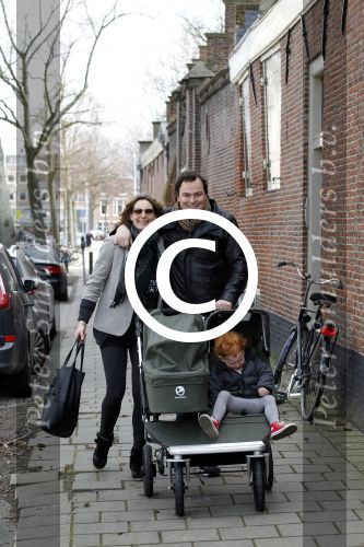 Haarlem 8 maart 2012
Caspar Burgi met zijn zoon Roque vrouw Barbara en dochter Eden in Haarlem.
Peter Smulders