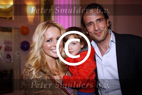Amsterdam 14 maart 2012
Mama van het jaar verkiezing bij artis. Chantal Janzen met zoon en vriend Marco
Peter Smulders bv