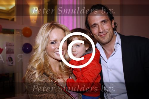 Amsterdam 14 maart 2012
Mama van het jaar verkiezing bij artis. Chantal Janzen met zoon en vriend Marco
Peter Smulders bv