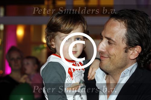 Amsterdam 14 maart 2012
Mama van het jaar verkiezing bij artis. Vriend Chantal janzen Marco met zoon
Peter Smulders bv